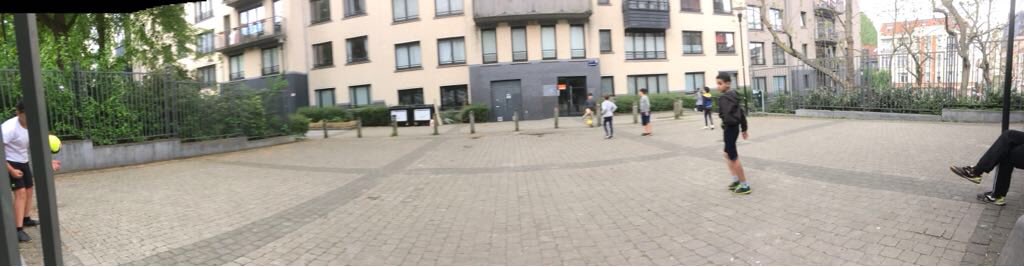 ecoloxl's tweet photo. Le quartier de l’Aulne à #Ixelles c’est 900 logements dont pas moins de 400 enfants🙂

@bertrandwert demande au Collège de répondre à la demande légitime des enfants qui réclament depuis des années une agora de sport/mini terrain de jeu de🏀⚽️🏐 pour l’heure rien n’est aménagé https://t.co/cAmwEvLIEC