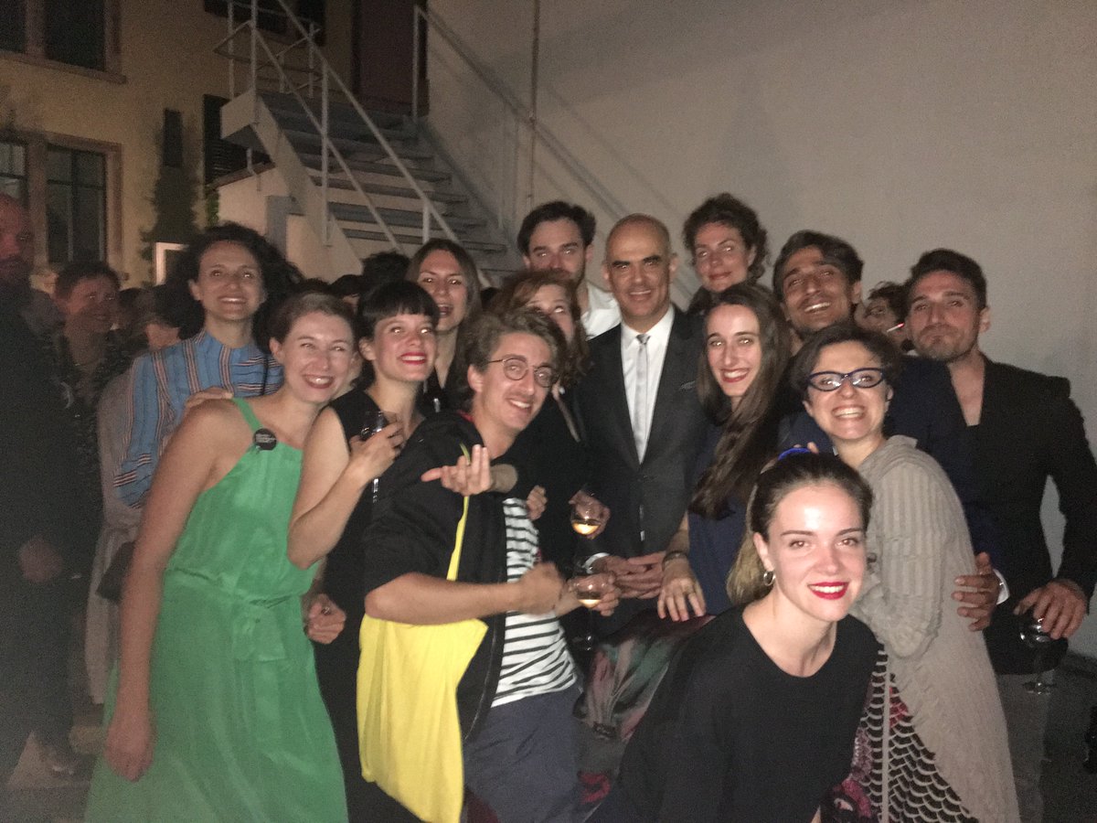 selfie time mit <a href="/alain_berset/">Alain Berset</a> am #schweizertheatertreffen #CHTheatreAwards18 #FjT18