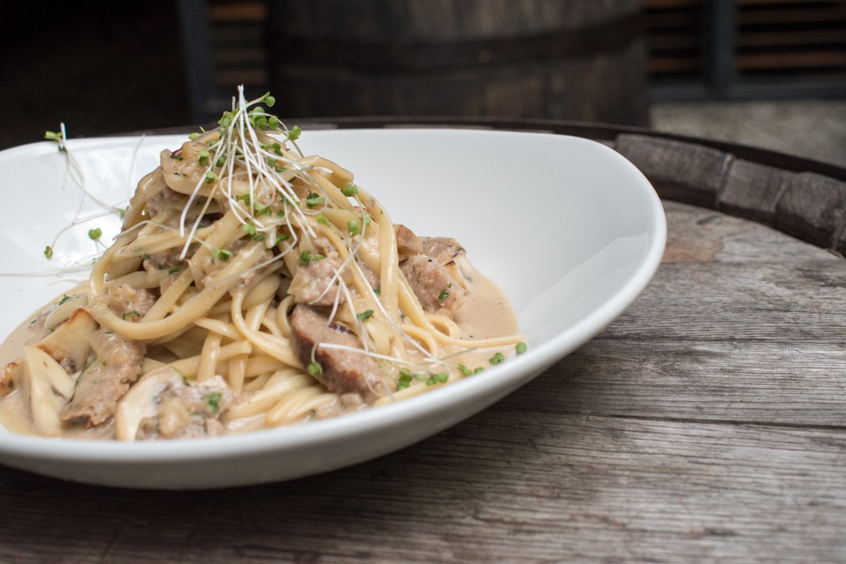 A estos #Linguinis artesanales puedes acompañarlos con las #Salchichas de tu preferencia 🍝