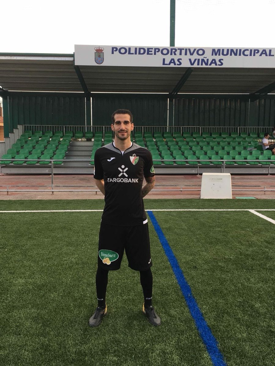 CD_HuetorVega's tweet photo. Las fotos oficiales de la temporada 2017/18 de algunos de nuestros futbolistas.

 - Ilde, Romero, Titos y Pedro León.
- Javi Prieto.
- Adri. https://t.co/UWVrEVW4Jc