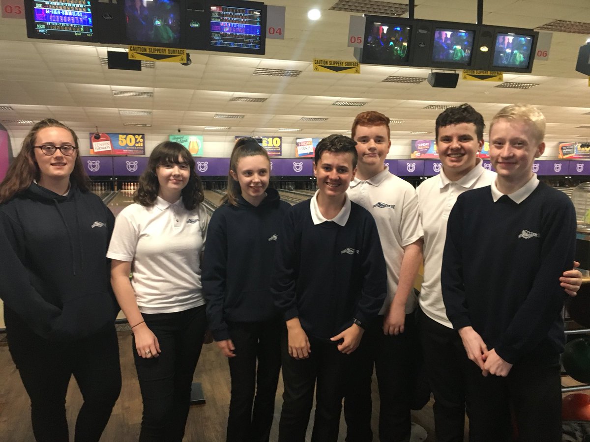 Wedi joio bowlio gyda’r criw gwych yma heddiw. #presenoldeb #dimsims  #balch