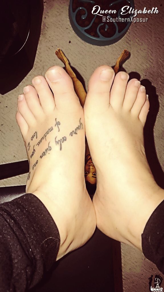 SouthernXposur's tweet photo. What every weak minded loser wants.. to be trapped under my feet until I say👸🏽 #footfetish #footworship #findom #findomme #giantess #giantgoddess #giantfetish #tinyhuman #betamales #smallsub https://t.co/O6t12wFQHs