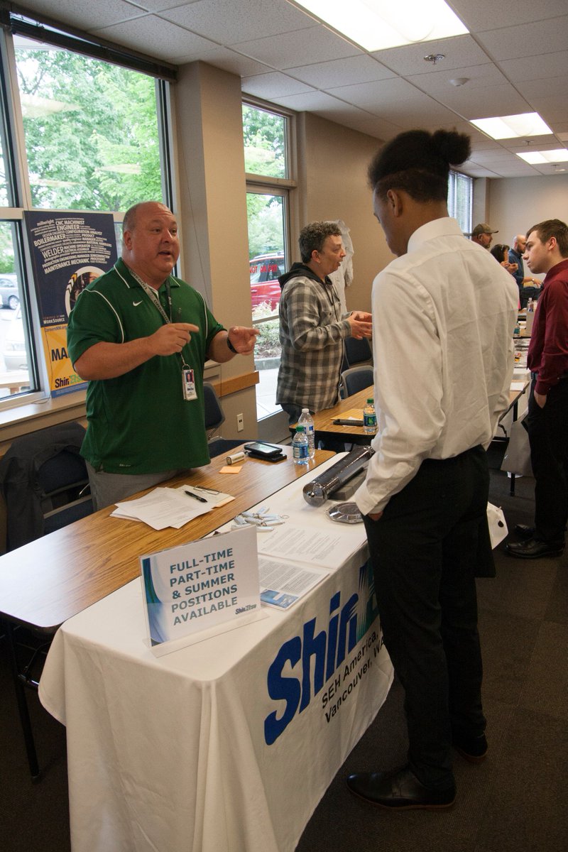 EvergreenCTE's tweet photo. @evergreenps students learned about job openings at local companies at Manufacturing Hiring Fair at #WorksourceSW: #SEHAmerica #Kyocera @Fritolay #NorthwestPacking #Wafertech #FirestonePacificFoods #CTE #Manufacturing #summerandbeyond https://t.co/nPiLnlPci7