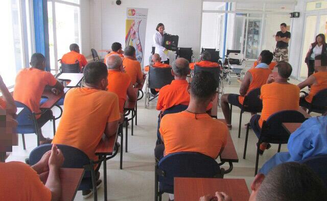Salud_Guayas's tweet photo. Directora Distrital @sandovalparrales realiza entrega de ayudas técnicas en Centros penitenciarios #Guayas2 a PACL #SaludInclusiva https://t.co/6AmW9U3eJg