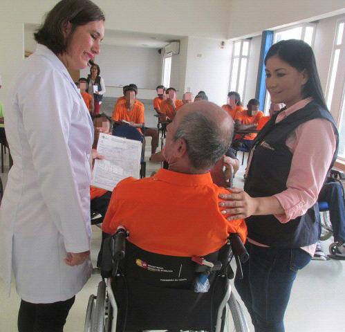 Salud_Guayas's tweet photo. Directora Distrital @sandovalparrales realiza entrega de ayudas técnicas en Centros penitenciarios #Guayas2 a PACL #SaludInclusiva https://t.co/6AmW9U3eJg