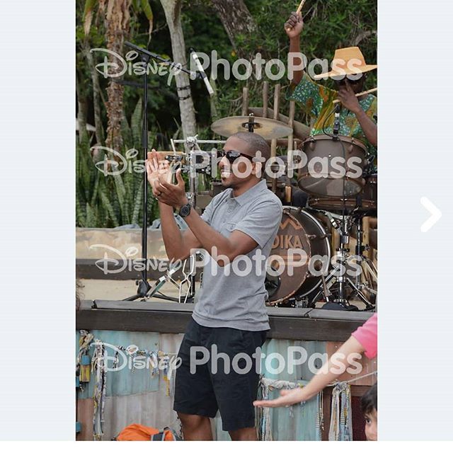 hiphopjuggler's tweet photo. Disney was nice enough to take a whole bunch of photos during my days at their theme parks and make them easily accessible in their mobile app. They also were nice enough to charge me $200 to download them without the water marks. No gracias. #ripoffalert https://t.co/gTKNB9D2xi