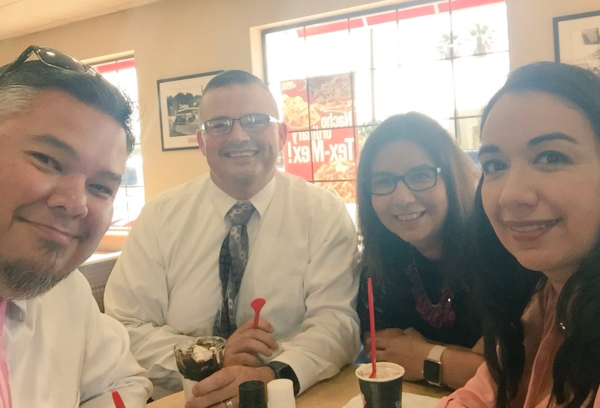 MsAnabelRomero's tweet image. Something cold before the gold...8th grade awards next!! #icecreamfordinner #dontjudgeus