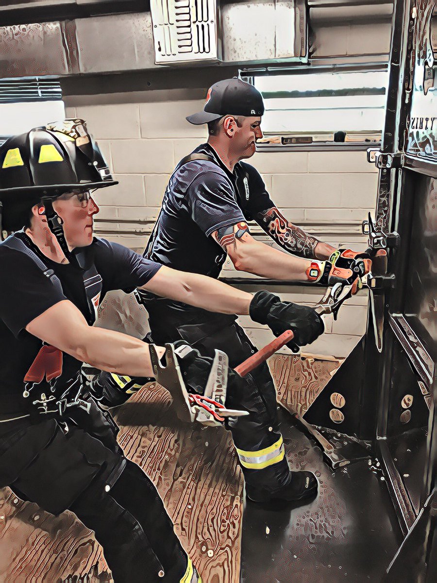 DaKaise's tweet photo. Teamwork always works. #2Truck #StrongerTogether #showingtheway #passingknowledge https://t.co/i4bywIUJly
