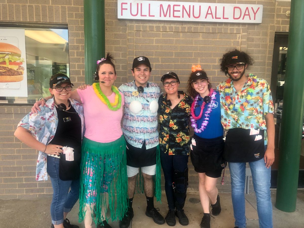 dayna_petty's tweet photo. #crushproud #bestcrewever #cornpuppyday https://t.co/rS6OJockPI