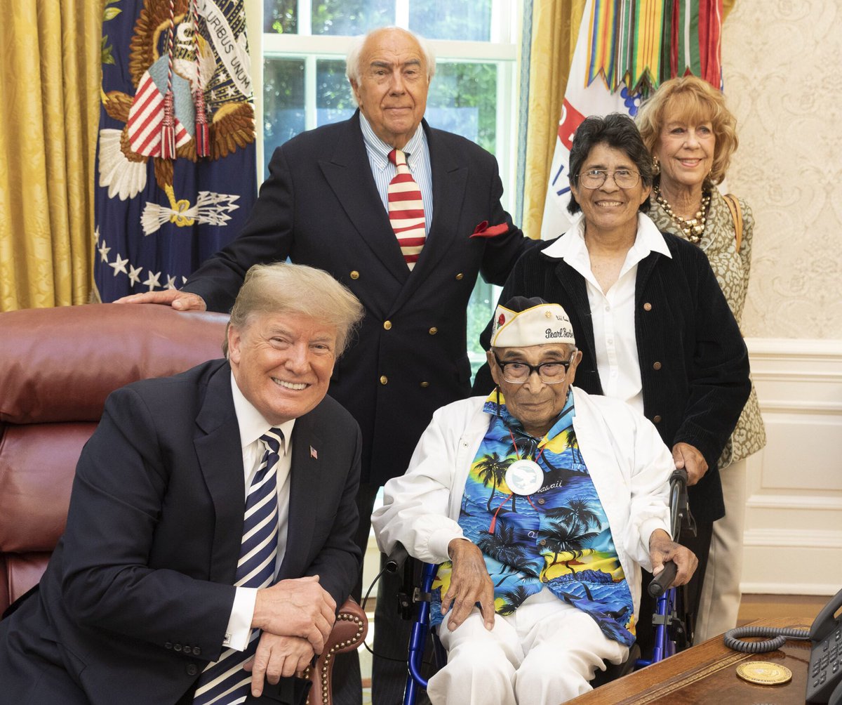 Scavino45's tweet image. Today, @POTUS @realDonaldTrump welcomed 106-year-old Pearl Harbor veteran Ray Chavez of Poway, California to the @WhiteHouse. Chavez is the oldest living Pearl Harbor veteran. instagram.com/p/BjLSyRLgIQE/