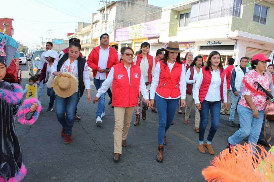 AnaMariaPatoni's tweet photo. ¡Gracias a todos los que me acompañaron al inicio de este proyecto! 
Con la ayuda de todo #Otzolotepec ganaremos y como lo mencioné; trabajaré con responsabilidad por y para ustedes, siempre dando #ValorAMiGente https://t.co/3f2PVB7o4J