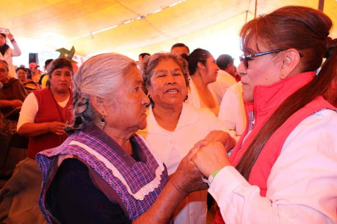 AnaMariaPatoni's tweet photo. ¡Gracias a todos los que me acompañaron al inicio de este proyecto! 
Con la ayuda de todo #Otzolotepec ganaremos y como lo mencioné; trabajaré con responsabilidad por y para ustedes, siempre dando #ValorAMiGente https://t.co/3f2PVB7o4J