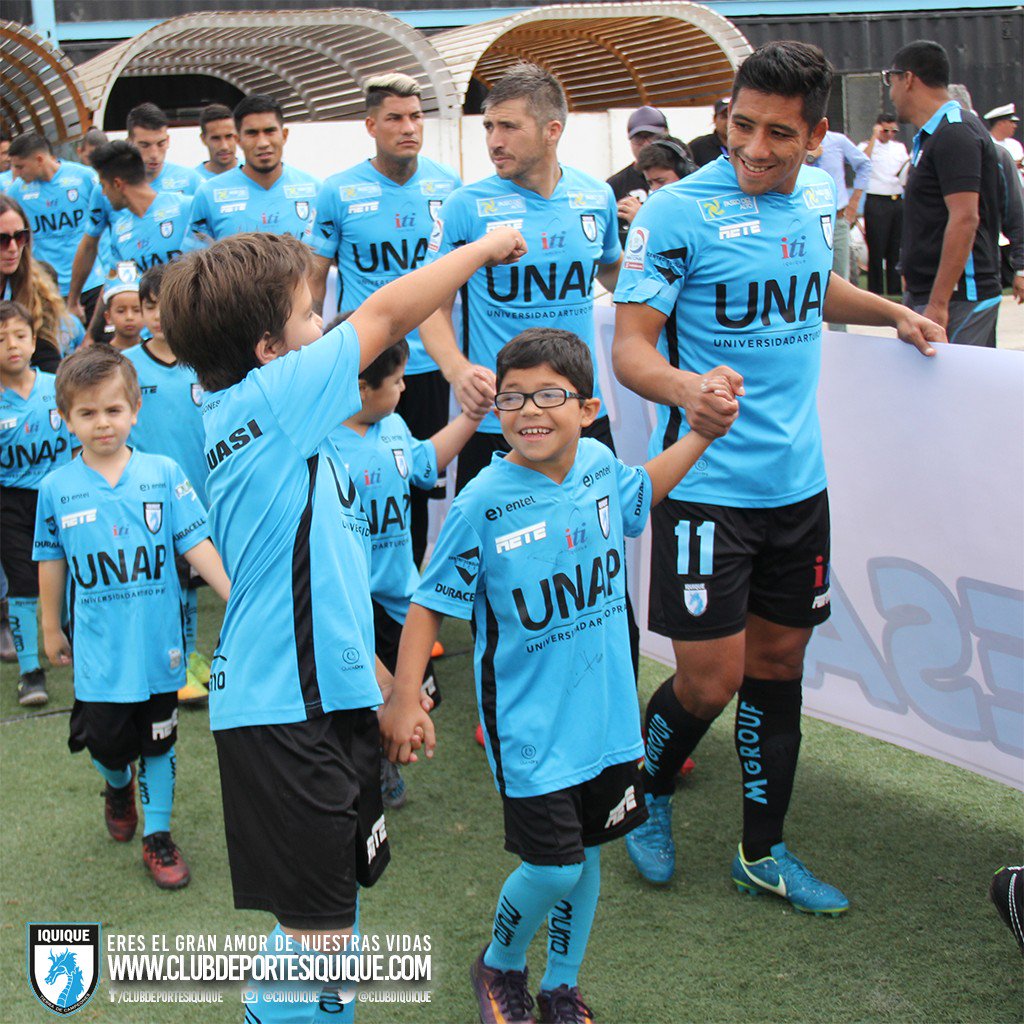 ClubDIquique's tweet photo. ¡A la cancha con los Dragones!

En el partido frente a Audax Italiano, 22 alumnos de nuestra Escuela de Fútbol acompañaron al equipo a la cancha. Aquí, las imágenes: https://t.co/mgmja2O7PH

#VamosDragones🐲⚽️ https://t.co/L92UonHybj