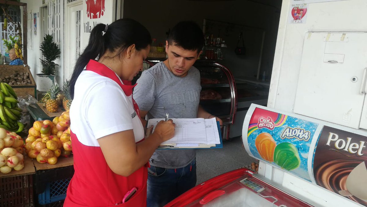CCCASANARE's tweet photo. El jueves es para formalizar✌. #Hoy estuvimos visitando a los comerciantes y empresarios del corregimiento de La #Chaparrera, con el objetivo de informarles los beneficios  y deberes que tienen los comerciantes. https://t.co/X9eG1wIFrx