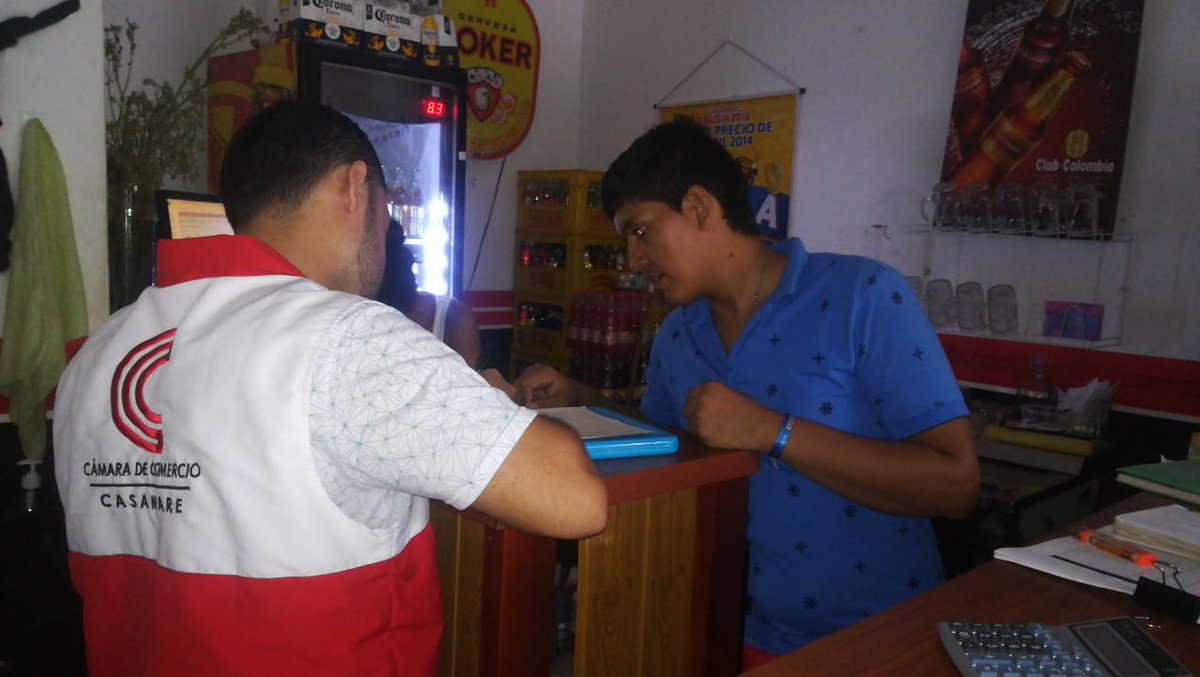 CCCASANARE's tweet photo. El jueves es para formalizar✌. #Hoy estuvimos visitando a los comerciantes y empresarios del corregimiento de La #Chaparrera, con el objetivo de informarles los beneficios  y deberes que tienen los comerciantes. https://t.co/X9eG1wIFrx