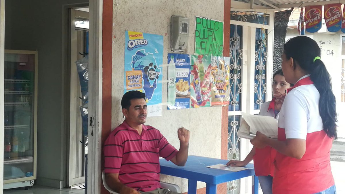 CCCASANARE's tweet photo. El jueves es para formalizar✌. #Hoy estuvimos visitando a los comerciantes y empresarios del corregimiento de La #Chaparrera, con el objetivo de informarles los beneficios  y deberes que tienen los comerciantes. https://t.co/X9eG1wIFrx