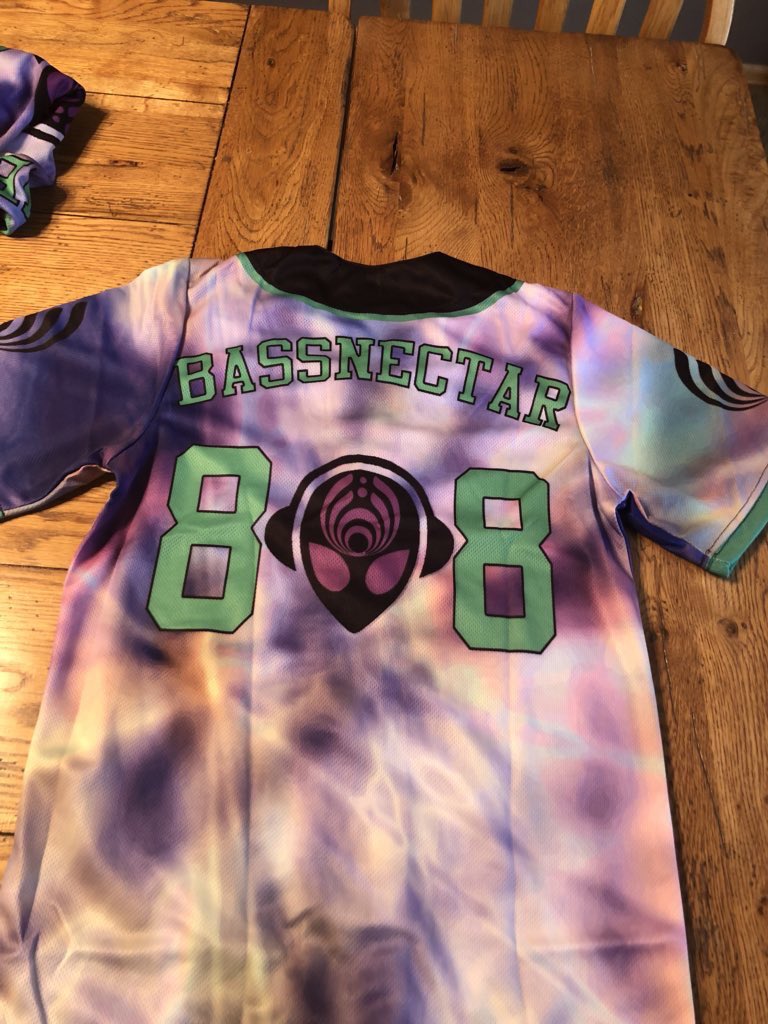 UsaEDMFamily's tweet image. RT + Like To Win A FREE Bassnectar Jersey! 👽

Must Follow:
@jack_gallegos
@UsaEDMFamily

Ends: 6/4
