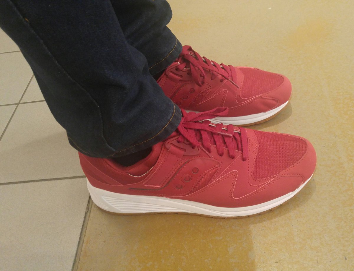 kareemslick's tweet photo. @LittleBurgundy got my 1st Pair of @saucony Sneakers I can't wait to rock em. They're so comfortable they're mad dope. All of you keep up the great work @SauconyCanada @SauconyOrigs #Saucony #SauconyCanada #RunYourWorld #RUN150 #LittleBurgundy #LittleBurgundyCanada #Sneakers π https://t.co/qESrR97k1S