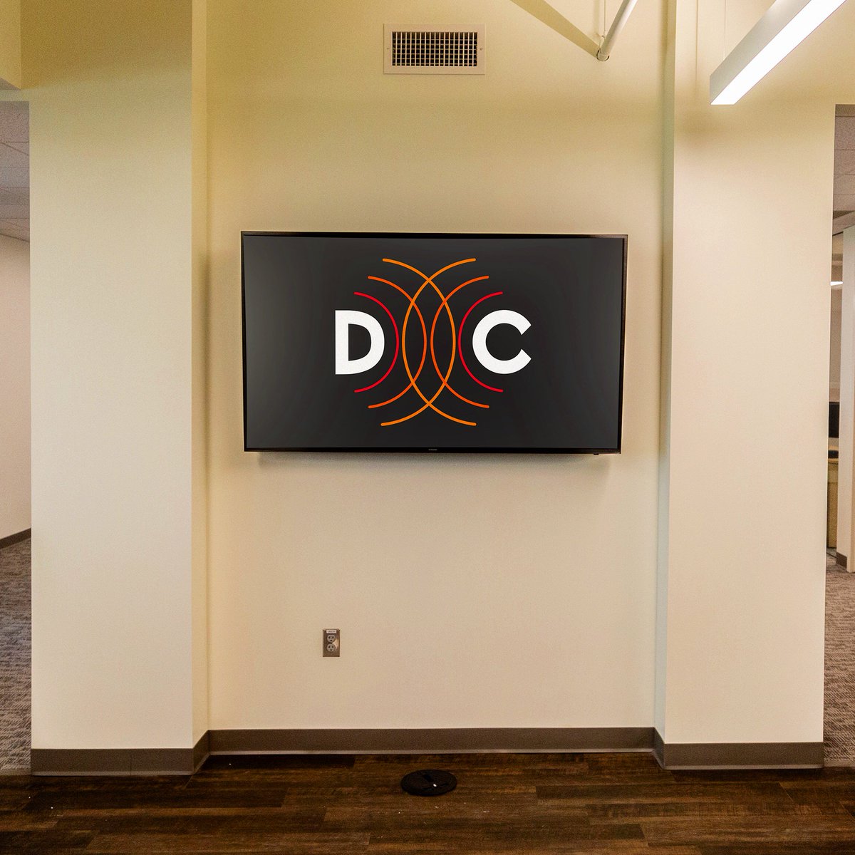 DCMM_co's tweet image. Mounting to metal studs in commercial or even resedential applications. Metals studs can support a TV just as wood can, just a different bolt method. 
#techthursday #tvinstall #installer #installation #techhome #techtalk #install #officespace #mountit #tvinstallation #meetings