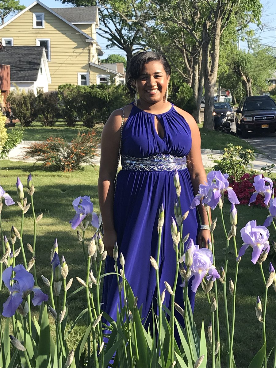 WeeksCaryn's tweet photo. My beautiful girl on her prom night #ashleynicole #bestfriends https://t.co/DebmJneM9n