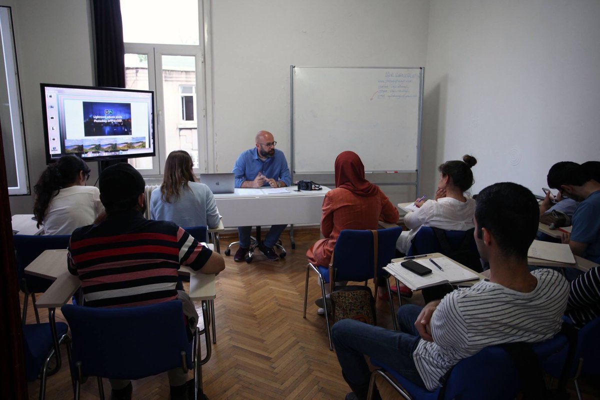 medyAkademi's tweet photo. İstanbul Medya Akademisi'nde Bahar Dönemi Tv Haberciliği ve Gazetecilik eğitimleri Fotoğrafçı Uğur Çobanoğlu eğitmenliğinde “Haber Fotoğrafçılığı ve İşleme Teknikleri / Fotoğraf Editörlüğü” başlıklı konularıyla devam ediyor.

#İMAdabahar #TVhaberciliği #gazetecilik #medya #haber https://t.co/TmSLWPfZbj