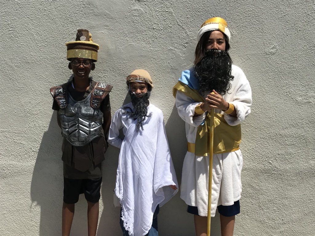 ajrieker's tweet photo. @VistaSTEM sixth Ss historical figures came to life today. https://t.co/Z6oyKTCKAL