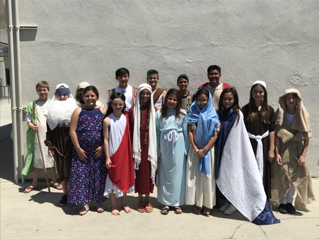 ajrieker's tweet photo. @VistaSTEM sixth Ss historical figures came to life today. https://t.co/Z6oyKTCKAL