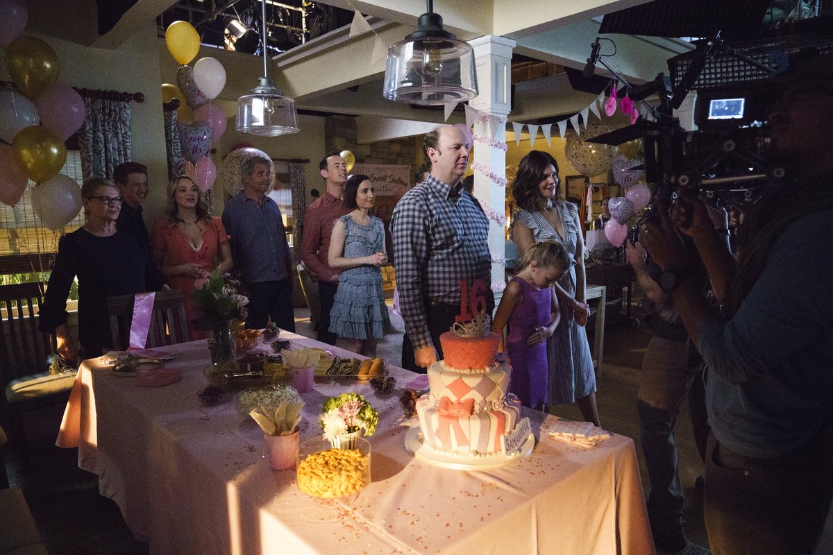 There are TWO episodes of #LifeInPieces tonight starting at 9/8c!! Don’t miss the season finale!