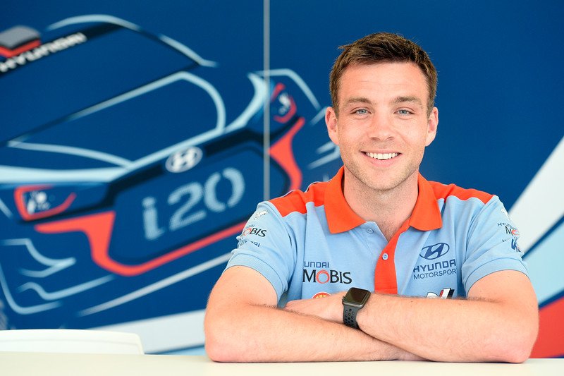 HaydenPaddon's tweet photo. SSS1 Lousada 2:36.7
Difficult to get into a rhythm on a short stage like this
Looking forward to the proper stages tomorrow, feeling really good for the rally this weekend
#PaddonsPack
#PaddonsBack https://t.co/43oLxKOmWm