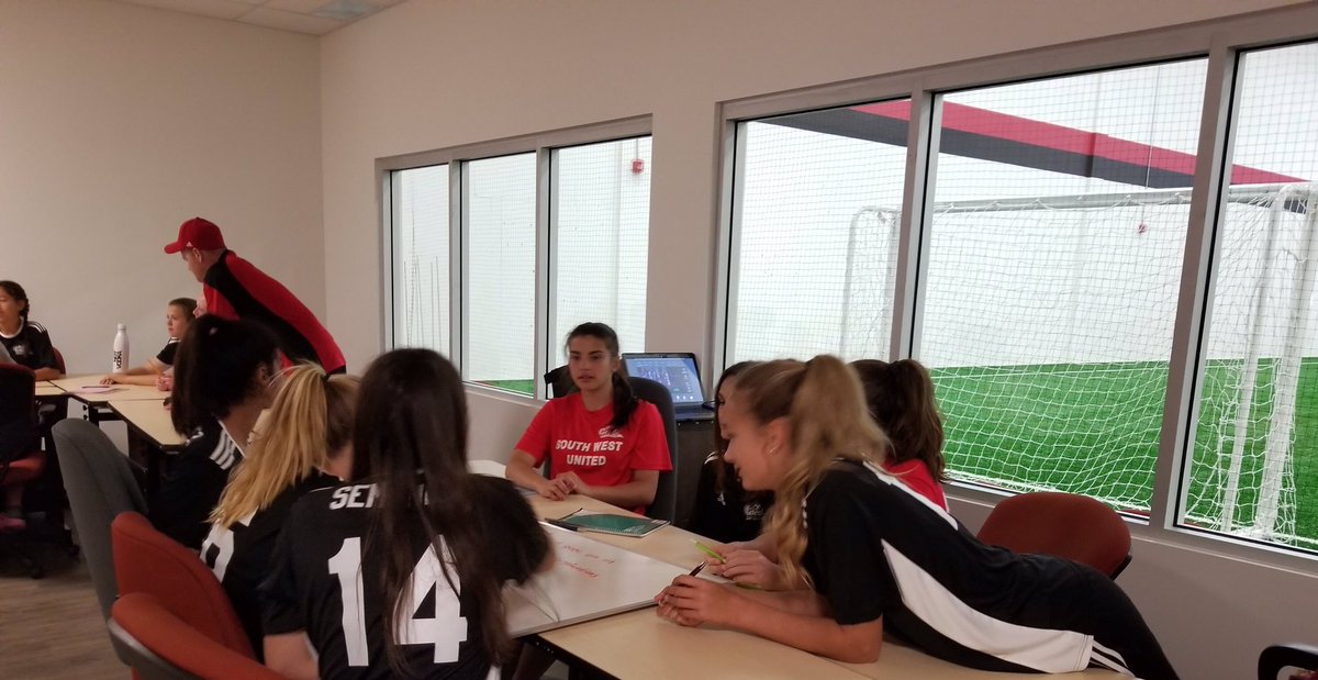 G04Premiers's tweet photo. Mentally strength is that important as technical skills for ⚽️ players. Entering the game mentally prepared is key. @G04Premiers enjoyed their Sport Psych session last night at our facility's classroom #swuproud https://t.co/z8umrv2PG8