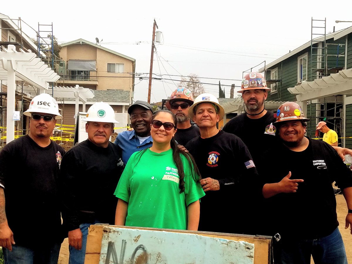 HabitatLA's tweet photo. #TBT Last month we hosted our first #BelovedCommunity build event in #LongBeach in honor of #MLK50. We were honored to have Councilman Dee Andrews join our amazing Long Beach Faith Coalition volunteers! #BuildingInFaith Thank you @councildeeπ https://t.co/4WK9iWFyXe