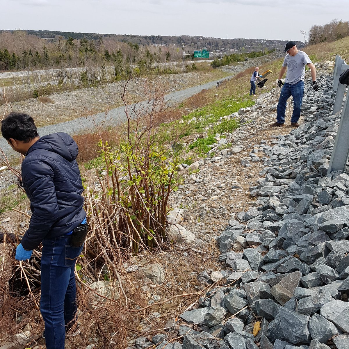 InterTalk's tweet photo. We're getting a head start on #CleanSweep2018 here at InterTalk...time for a quick clean up of our property to help #beautify 😎.
Nice work #InterTalk! https://t.co/crC2Hvnh3d