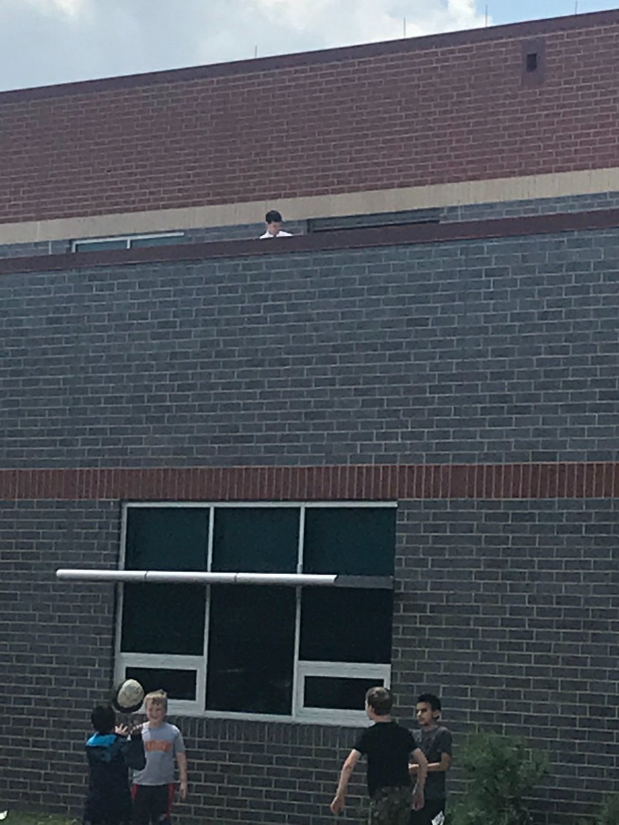 SlaterMonisha's tweet photo. When your principal @brpumphrey is preparing to sleep on the roof because the students read more than a million minutes this year! #apacheiselevates https://t.co/SEhHIolCGX