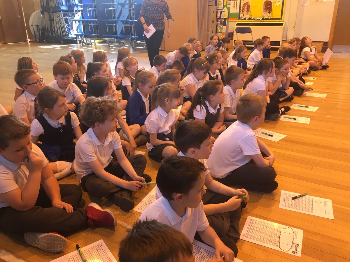 P7T_Stenny's tweet photo. We met Mr Renwick again yesterday and learnt how to use our nmaps for division too! #mathsontrack @mathsontrack https://t.co/mQJEWHmUWB
