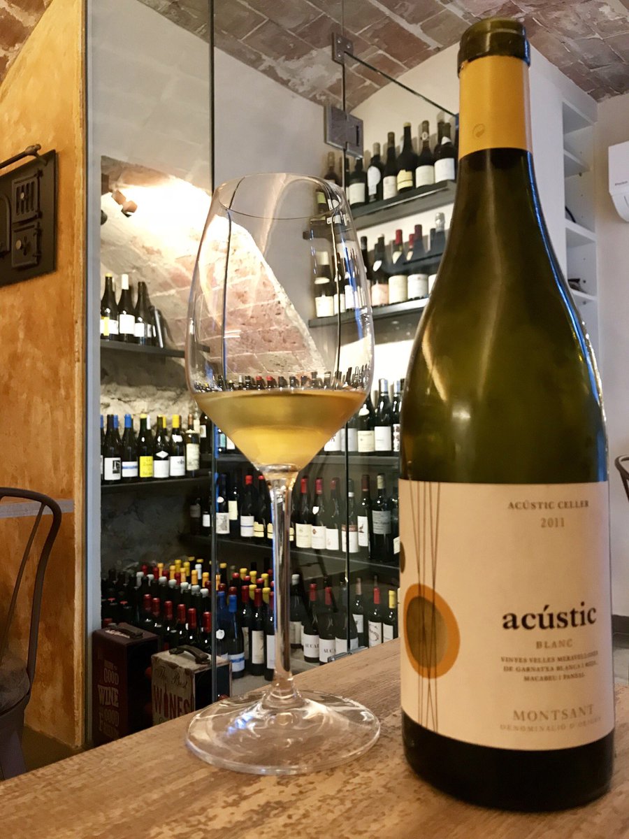 uainconcept's tweet photo. Una altra bomba de rellotgeria per copes‼️ Acústic Blanc collita 2011, intens i en el seu punt óptim de maduresa ✅ #uain #uainconcept #bardevins #gastrobar #acusticblanc #montsant #vi #vicatalà #vino #wine #winetasting #winetime #winelover #wineglass #sommelier #newproject https://t.co/czakoCvnWU