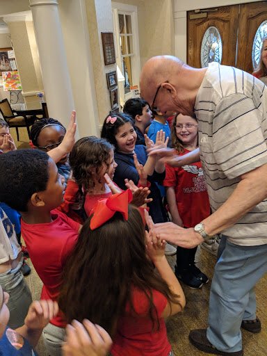 CGgrade2's tweet image. Spreading kindness throughout Randolph today, putting smiles on faces. @CenterGroveES