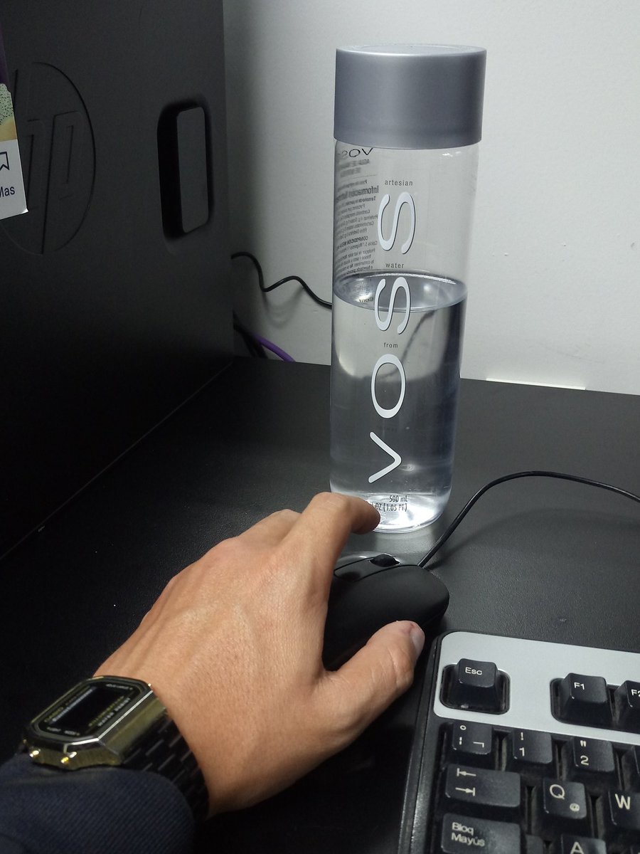10Coolakse's tweet photo. @AguaVoss @Vosswater #Jueves #IdealParaLaOficina https://t.co/wD4cT0IJC9
