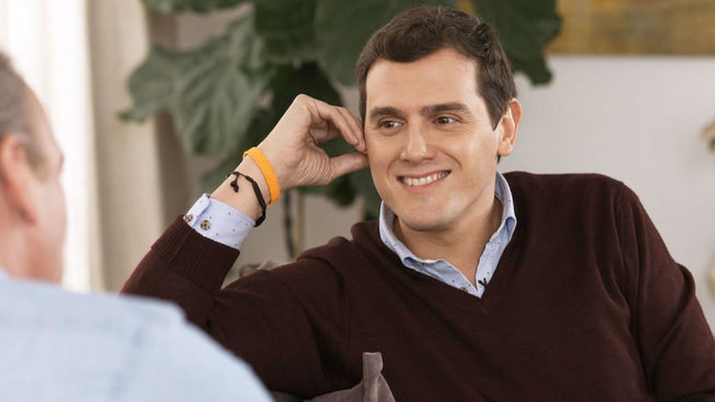alexinve's tweet photo. @MiddleEastEye This reminds me of @CiudadanosCs in Spain: a supremacist, xenophobe and far right-wing political party that will probably win the next elections. Because now, #Ciudadanos is trendy and even though their policies have not been put in practice, #mediumclass society believe in them. https://t.co/3JnF4p9jUe