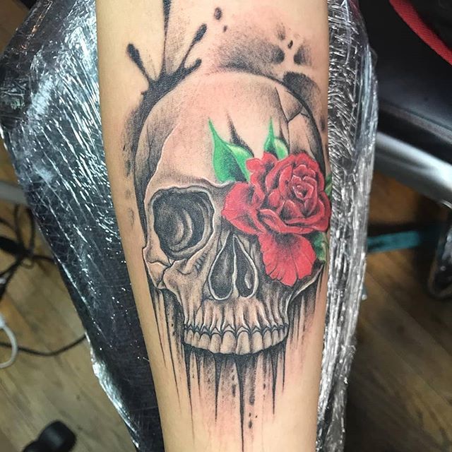 redshores's tweet photo. Lil skull I did last night😉 #redshorestattoo #rosetattoo #skulltattoo #bng #colortattoos #tattoolife #Houston #fkirons #spektraxion #eternalink #houstontattoo https://t.co/zVfI3iB8oY https://t.co/0AsZHcPe3c