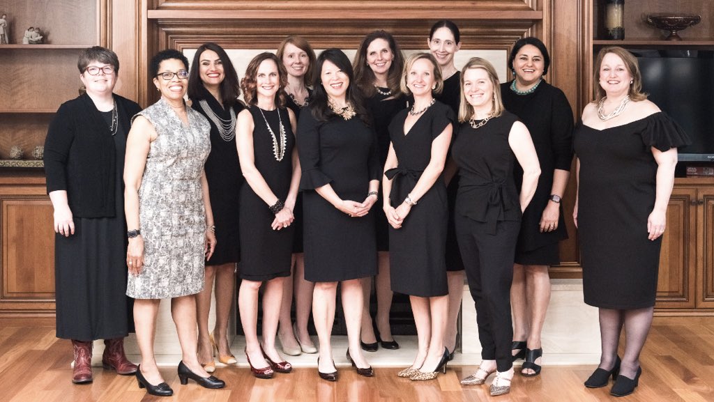 AmyOxentenkoMD's tweet photo. Proud to stand among these amazing #WomenInMedicine leaders of the #mayosisterhood.  Also present are Drs. Loni Neal and Katharine Prince.  Thanks to Grant Smith for putting up with us! 

https://t.co/mfrDOJSurJ

@PROWDWomen 
@MayoMedEd 
@MayoClinic https://t.co/G0qnCy9G2d