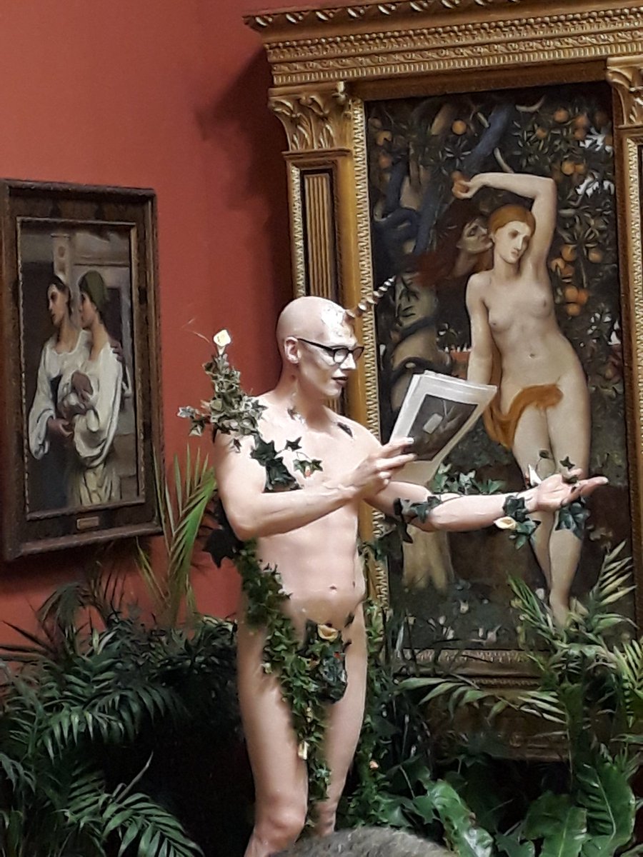 The unicorn is back <a href="/mcrartgallery/">Manchester Art Gallery</a>! You don't have to look as fabulous as this to come to the gallery but it helps! #museumsatnight