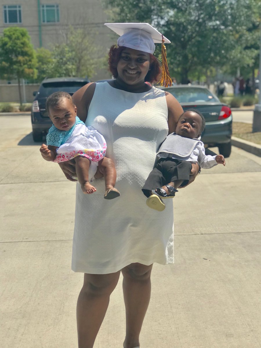 toodaaa6's tweet photo. I didn't just do it for me . i did it for my kids and my parents  and siblings my mama did it and all 7 of her kids did it 😌😍👩🏽‍🎓 https://t.co/zKs8W1wf8e