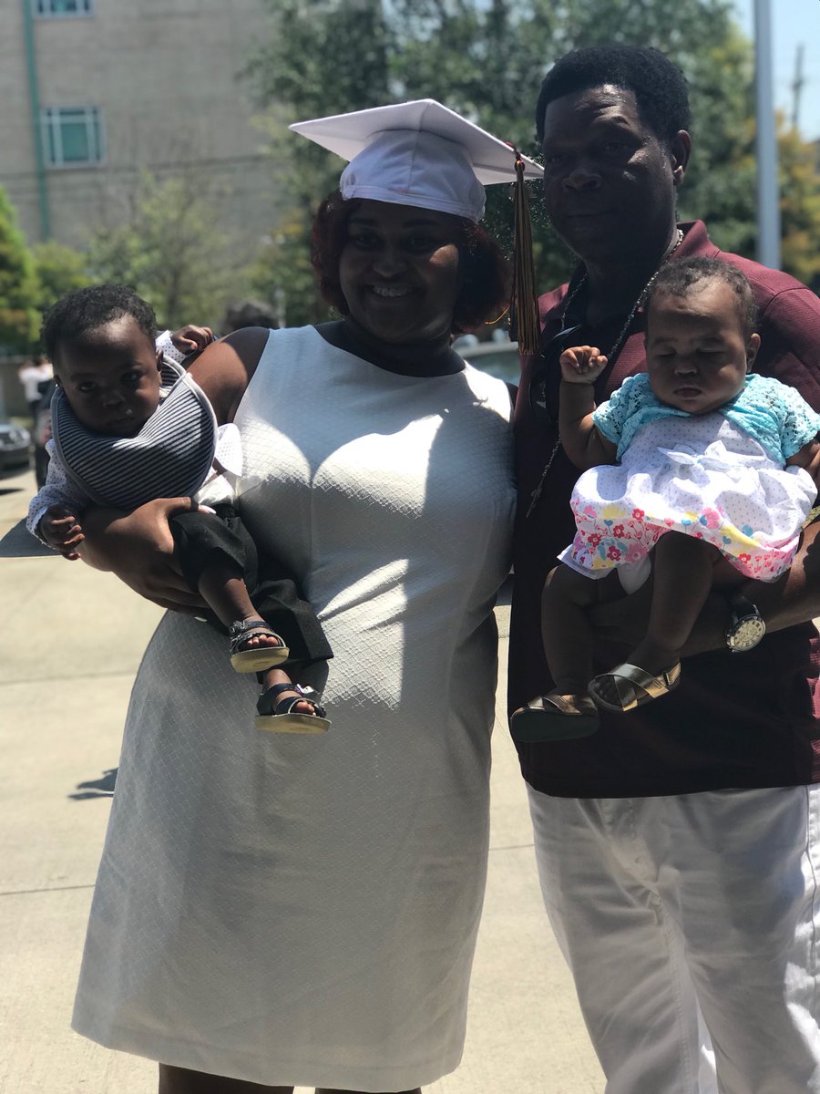 toodaaa6's tweet photo. I didn't just do it for me . i did it for my kids and my parents  and siblings my mama did it and all 7 of her kids did it 😌😍👩🏽‍🎓 https://t.co/zKs8W1wf8e
