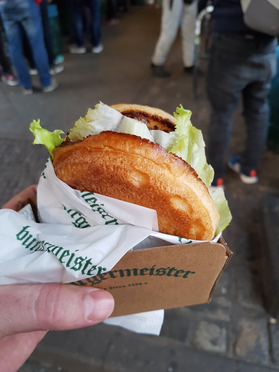 MoMeissn's tweet photo. Ein runder Tagesabschluss nach dem #HelloCodeCamp beim #Burgermeister. Best Burger in Town. Danke Patrick @hypscher für das tolle Event #hcc18. #berlin https://t.co/YVBFL9vOjq