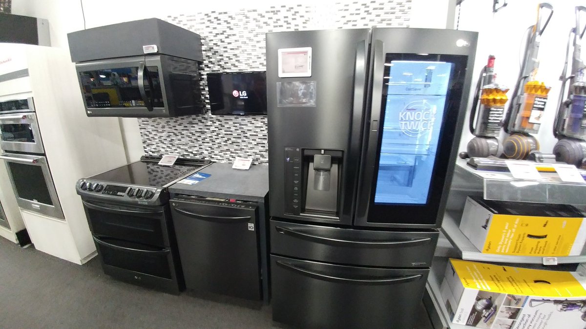 LGHA_VRservices's tweet photo. #MatteObsession has arrived @BestBuy250 ! Sleek design and #SmartThinQ preheat this oven from the single, easy-to-use app! @LGUS you've really out done yourself! @BestBuy
#LG
#LifesGood #LGInstaView https://t.co/E5wk5ujcy0