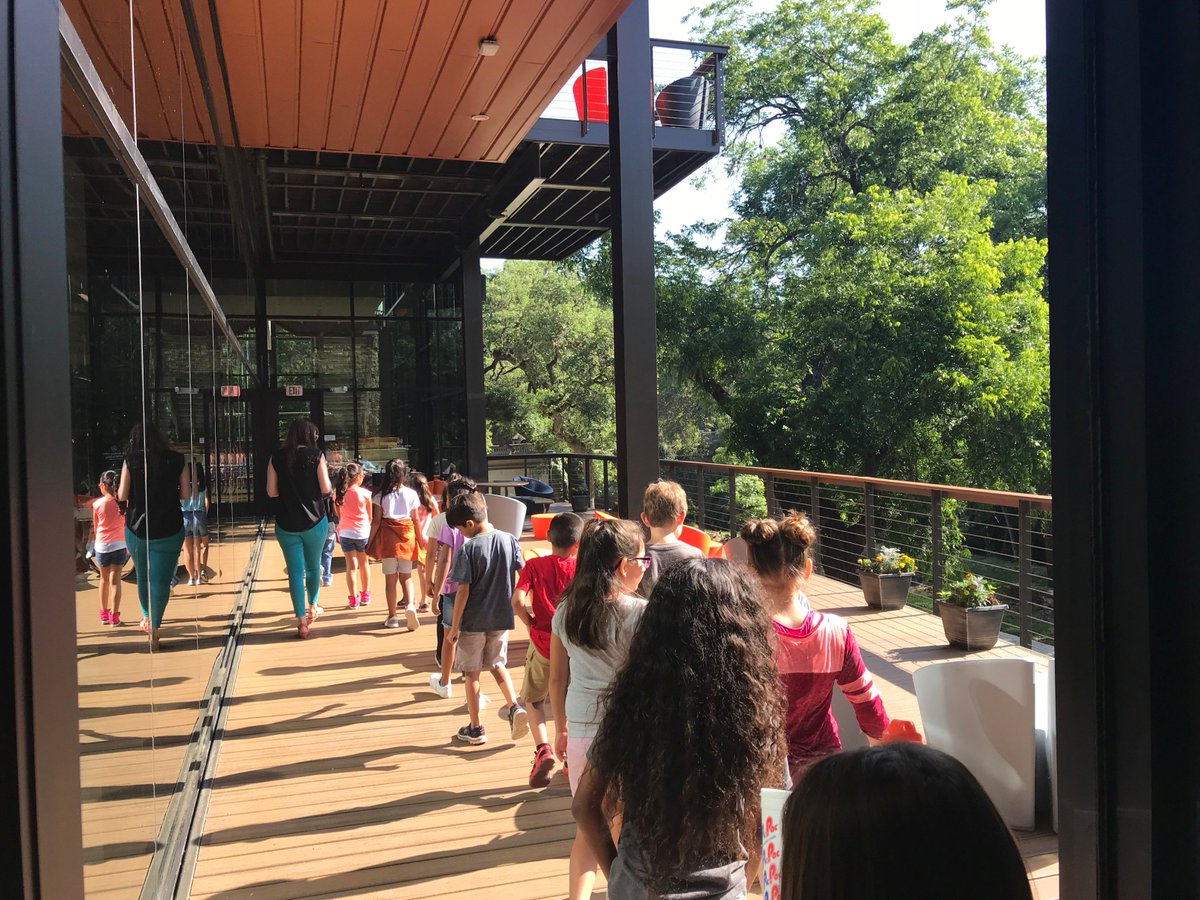 JeffersonAveES's tweet photo. Jefferson 2nd graders walked down Jefferson street to the Seguin Public Library to tour the exceptional facility, and to get information about the summer reading program.   #RoadToExcellence  #MatadorLearners  #SeguinPublicLibrary https://t.co/3CCExyDlO2
