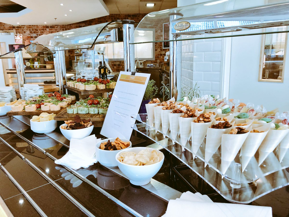 Super evening spent with our Front of House leaders at our leadership forum, a great opportunity to share ideas and best practices 🎉🎊📈📊#ISSGreatPeople @ISSUKComms super catering from <a href="/isscateringtr/">ISS Catering</a> <a href="/Hegley/">Paul Hegley</a>