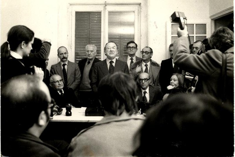 Primera rueda de prensa de Santiago Carrillo en Madrid, diciembre de 1976. #FotoHistórica