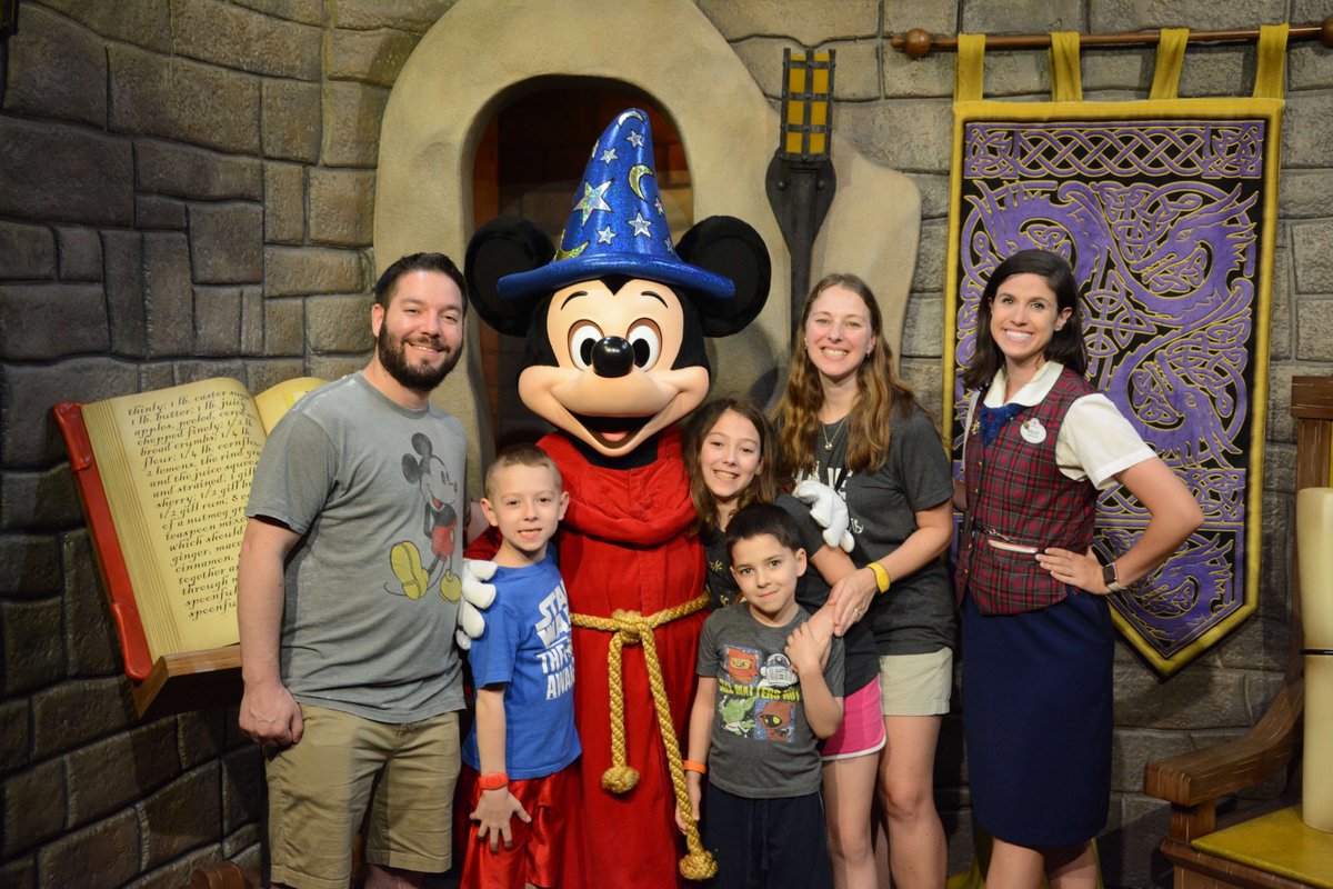 5fortheroadblog's tweet image. 48 Hours on a #DisneyVIPTours = Unforgettable Disney Vacation! Check out all the details buff.ly/2rQuats #DisneyPartner #DisneyWorld @WaltDisneyWorld @WDWToday @DisneyMoms #familytravel
