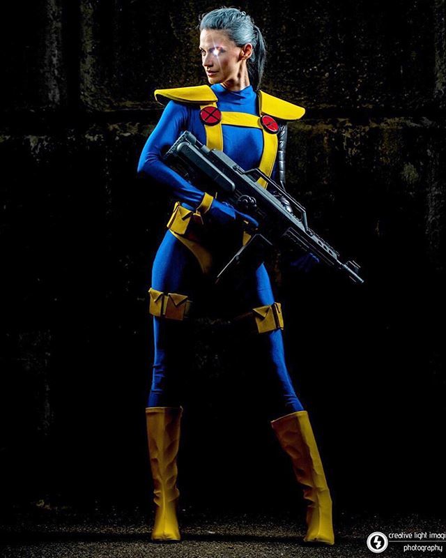 katydecobray's tweet photo. “I've been from the future to the past and back again...but I've run out of time.” 💙💛💙
Photo courtesy of @creativelightimage
-
-
-
#cable #cablecosplay #marvel #marvelcomics #marvelcosplay #deadpool #deadpool2 #deadpoolandcable #nathansummers #cospla… https://t.co/AEy0tTkGCP https://t.co/ciEnWzCivF